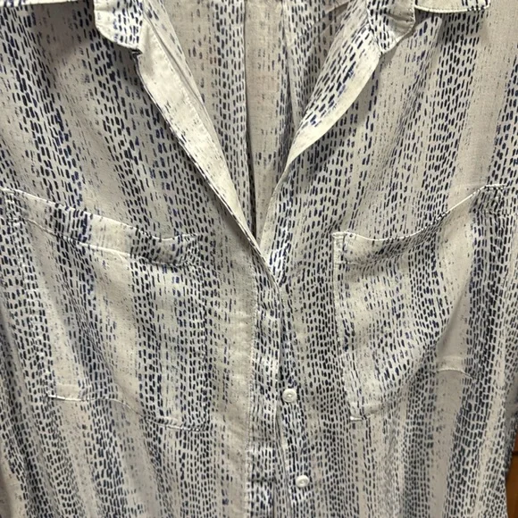 Cloth and Stone button up blouse size medium - Picture 3 of 4